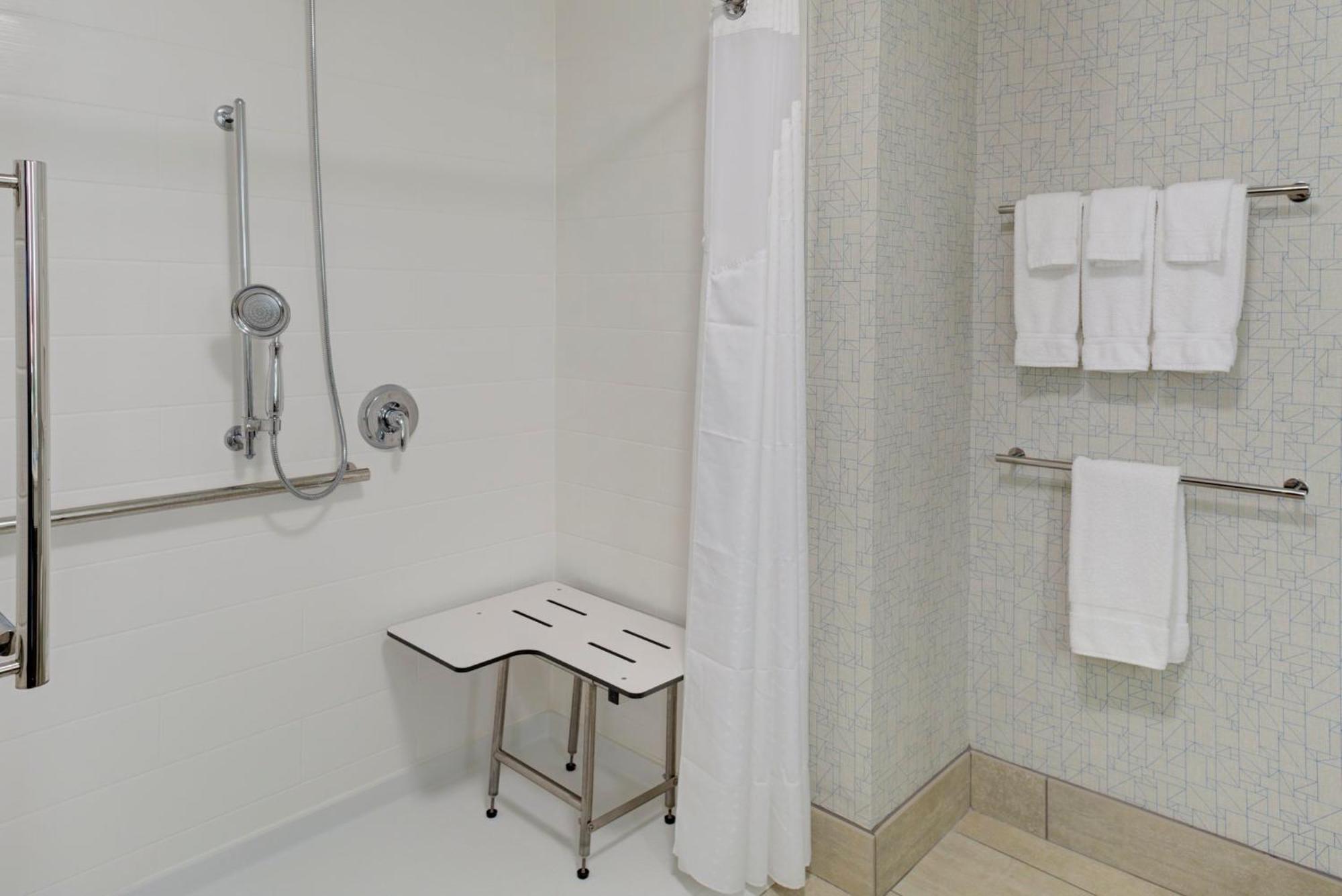 Holiday Inn Express & Suites - King George - Dahlgren By Ihg Alden Экстерьер фото